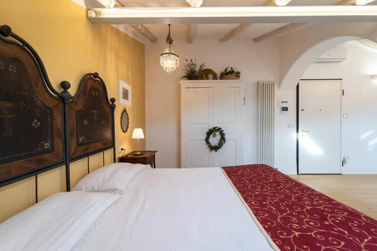 Homeby, Studio Persichetto Bologna Santa Viola 0*,