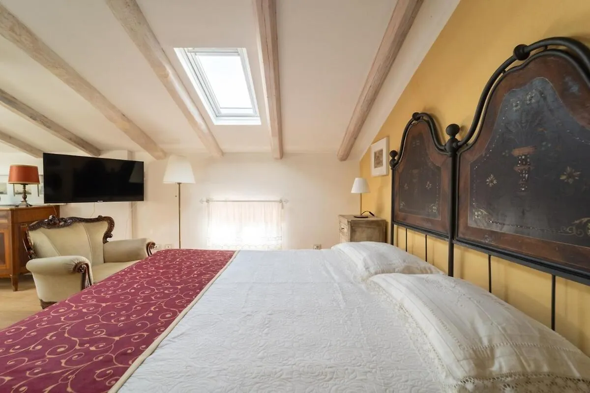Homeby, Studio Persichetto Bologna Santa Viola Apartment