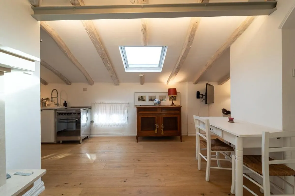 Apartment Homeby, Studio Persichetto Bologna Santa Viola Italy